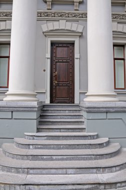kapı ve merdiven
