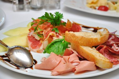 Kıyılmış et yemek