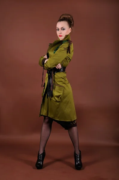 Mujer con un vestido verde —  Fotos de Stock