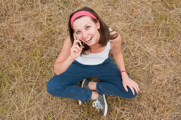 Girl talking on the phone — Stock Photo, Image