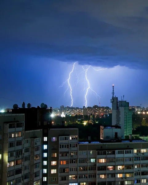 Trovões e relâmpagos — Fotografia de Stock