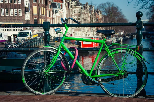 Bicicleta verde — Fotografia de Stock