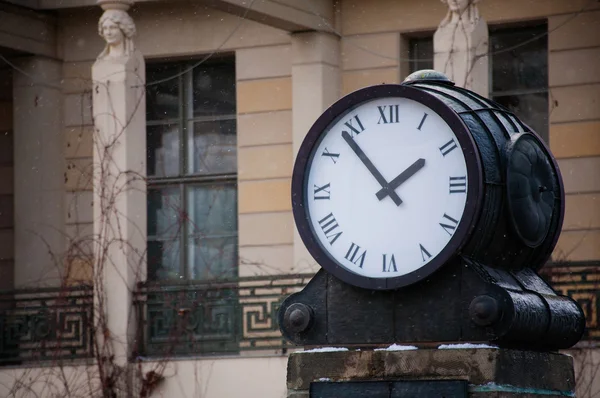 Alte Uhr — Stockfoto