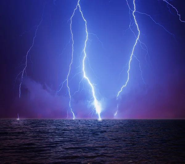 Lightning in a stormy sky — Stock Photo, Image