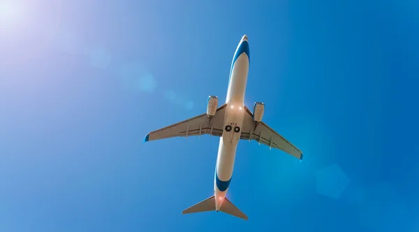 Wit vliegtuig — Stockfoto