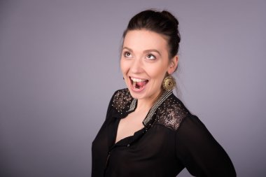 meraklı güzel kadın