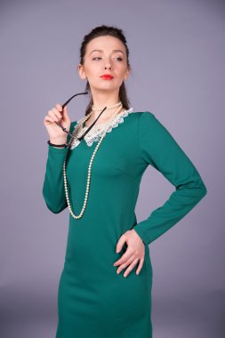 inci ile şık kadın