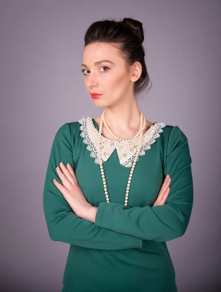 Mujer con estilo con perlas — Foto de Stock