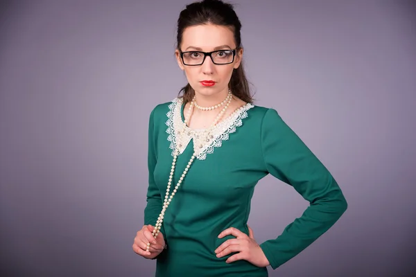 Mujer con estilo con perlas —  Fotos de Stock