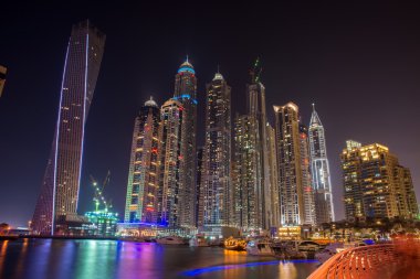 Dubai Marina 'daki gökdelenler