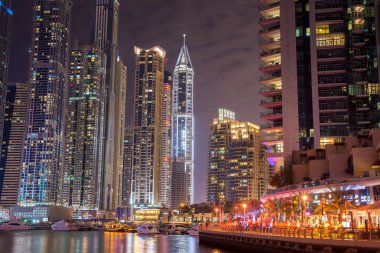 Dubai Marina 'daki gökdelenler