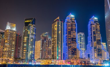 Dubai Marina 'daki gökdelenler
