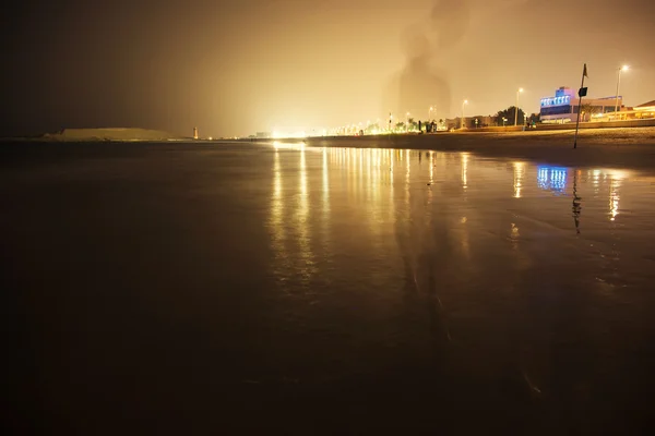 Spiaggia vuota di notte a Dubai — Foto Stock