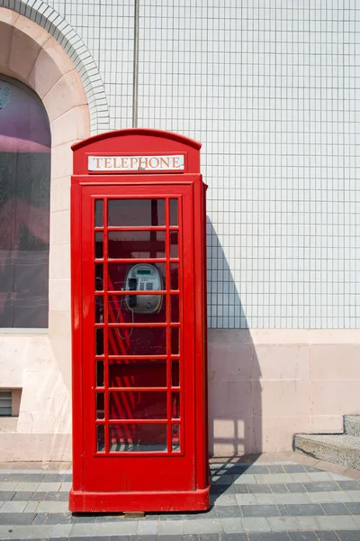 Piros telefonfülkében, dubai-ban — Stock Fotó