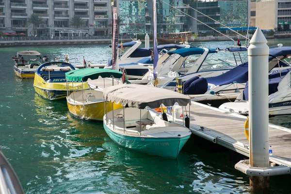 Arranha-céus em Dubai Marina — Fotografia de Stock