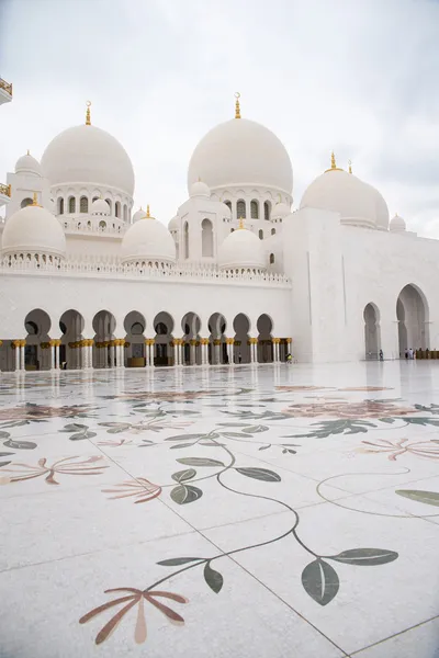 Abu Dabi 'deki Şeyh Zayed camii. — Stok fotoğraf