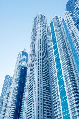 dubai Yat Limanı içinde modern gökdelenler