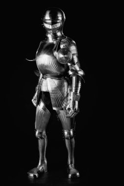 Metal zırhlı şövalye