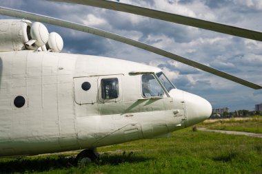 Beyaz helikopter