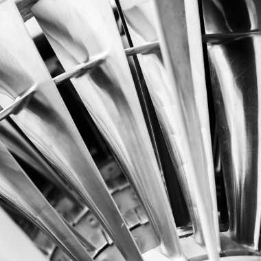 Uçak motoru bașlık