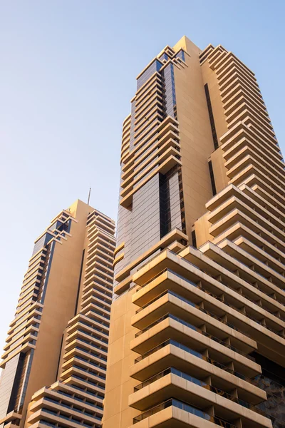 现代化的摩天大楼在迪拜码头 — 图库照片