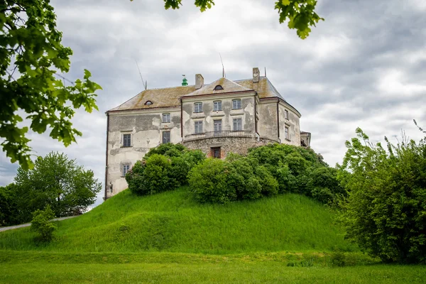 Gammalt slott på kullen — Stockfoto