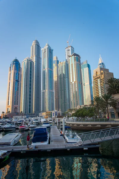 Современные небоскребы в Dubai Marina — стоковое фото