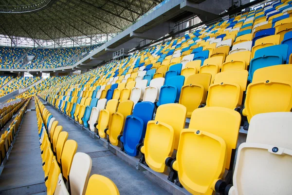 Пустой футбольный стадион — стоковое фото