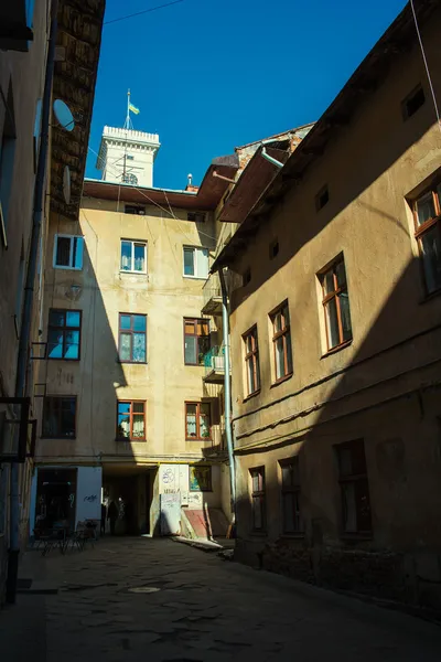 Altes haus in lviv — Stockfoto