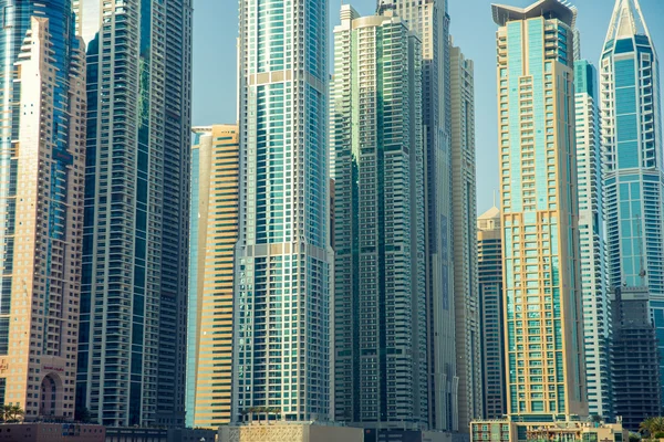 Gratte-ciel modernes à Dubai Marina — Photo