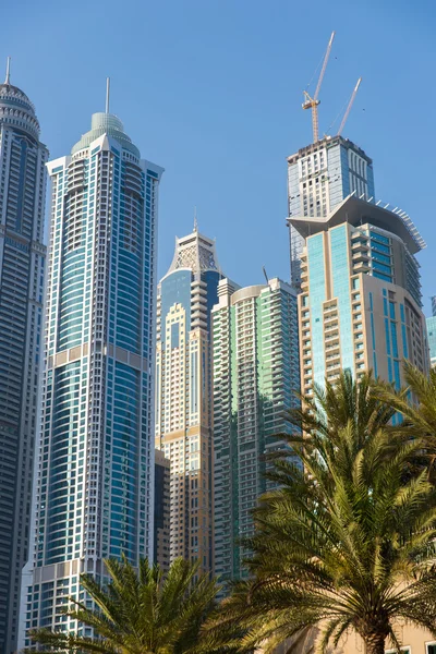 Современные небоскребы в Dubai Marina — стоковое фото