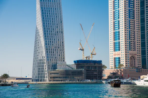 Moderne wolkenkrabbers in dubai marina — Stockfoto