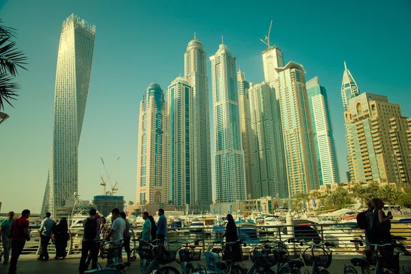 Современные небоскребы в Dubai Marina — стоковое фото