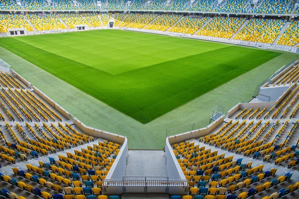 Пустой футбольный стадион — стоковое фото