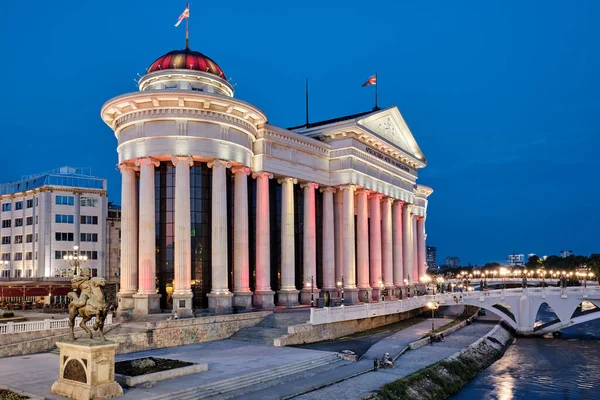 Stadtlandschaft Archäologisches Museum Skopje Bei Nacht Mazedonien — Stockfoto