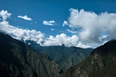 Dağ tepelerinin manzarası. Güzel manzara. And Dağları, Peru.