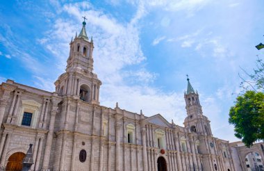 The Basilica Cathedral of Arequipa is located in the Plaza de Armas in Peru.