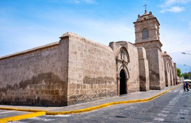 Caddeden Arequipa, Peru 'daki Santa Catalina Manastırı' na bak..