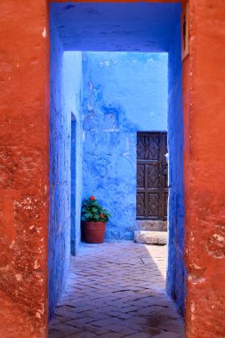 Picturesque courtyard in The Monastery of Santa Catalina de Siena. Arequip, Peru.
