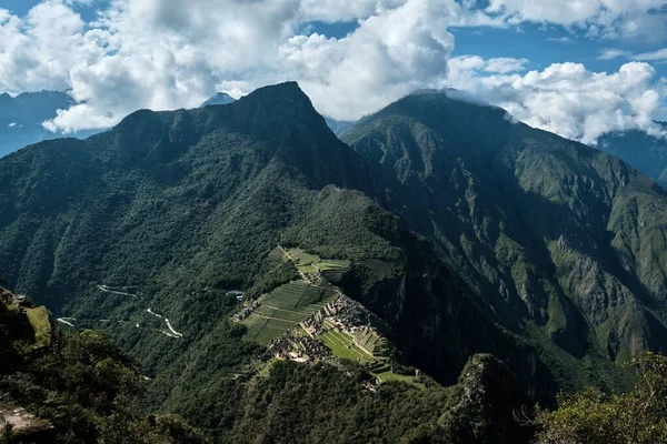 Machu Picchu Dağları Nın Tepesindeki Antik Bir Şehirdir Peru Daki — Stok fotoğraf