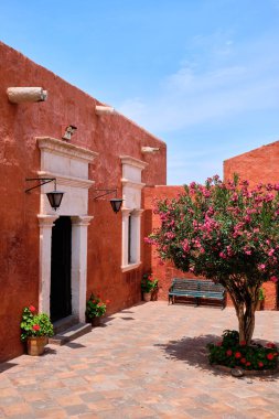 Santa Catalina de Siena Manastırı 'ndaki resim bahçesinde. Rica ederim, Peru..