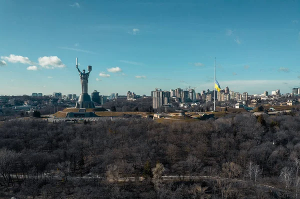 View Motherland Monument Ukrainian Flag Kyiv — Stockfoto