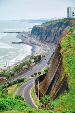 Lima, Peru 'daki Pasifik Okyanusu kıyısındaki ünlü tepeler..