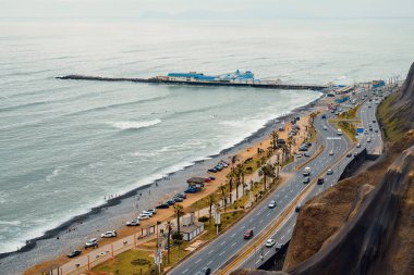 Lima, Peru. Miraflores bölgesindeki sahil manzarası.