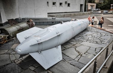 KYIV, UKRAINE - 13 Mayıs 2022: İkinci Dünya Savaşı 'nda Ukrayna Ulusal Müzesi' nde Rusya-Ukrayna Savaşı 'nın çarmıha gerilmesi konulu sergi.