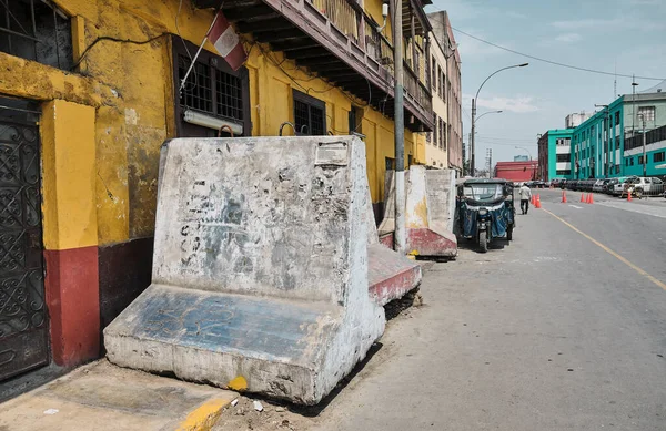 Lima Peru Janeiro 2022 Blocos Concreto Nas Ruas Cidade Velha — Fotografia de Stock