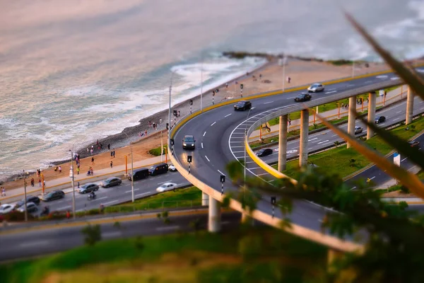 Auto Oltrepassa Oceano Con Effetto Miniatura Miraflores Lima Perù — Foto Stock