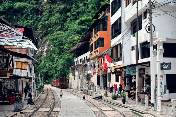 Águas Calientes Peru Janeiro 2022 Ferrovia Rua Com Lojas Cafés — Fotografia de Stock