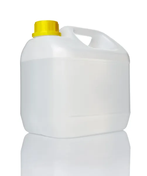 Bílý galon kontejner s vodou nebo benzínem — Stock fotografie