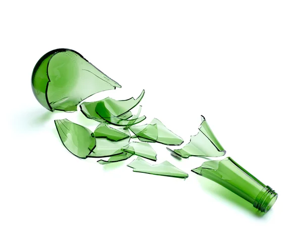 Botella verde roto beber alcohol desperdicio — Foto de Stock